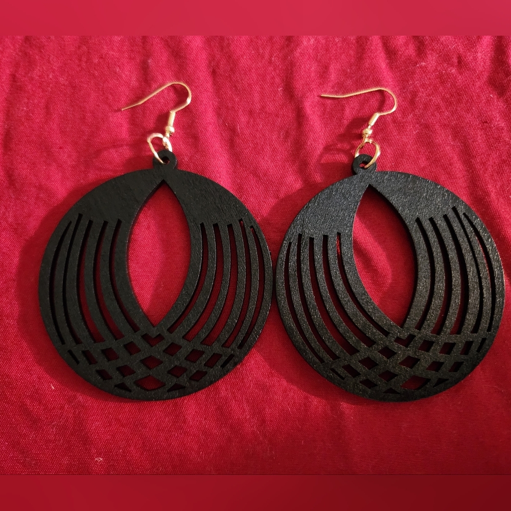 New black wooden fashion earrings